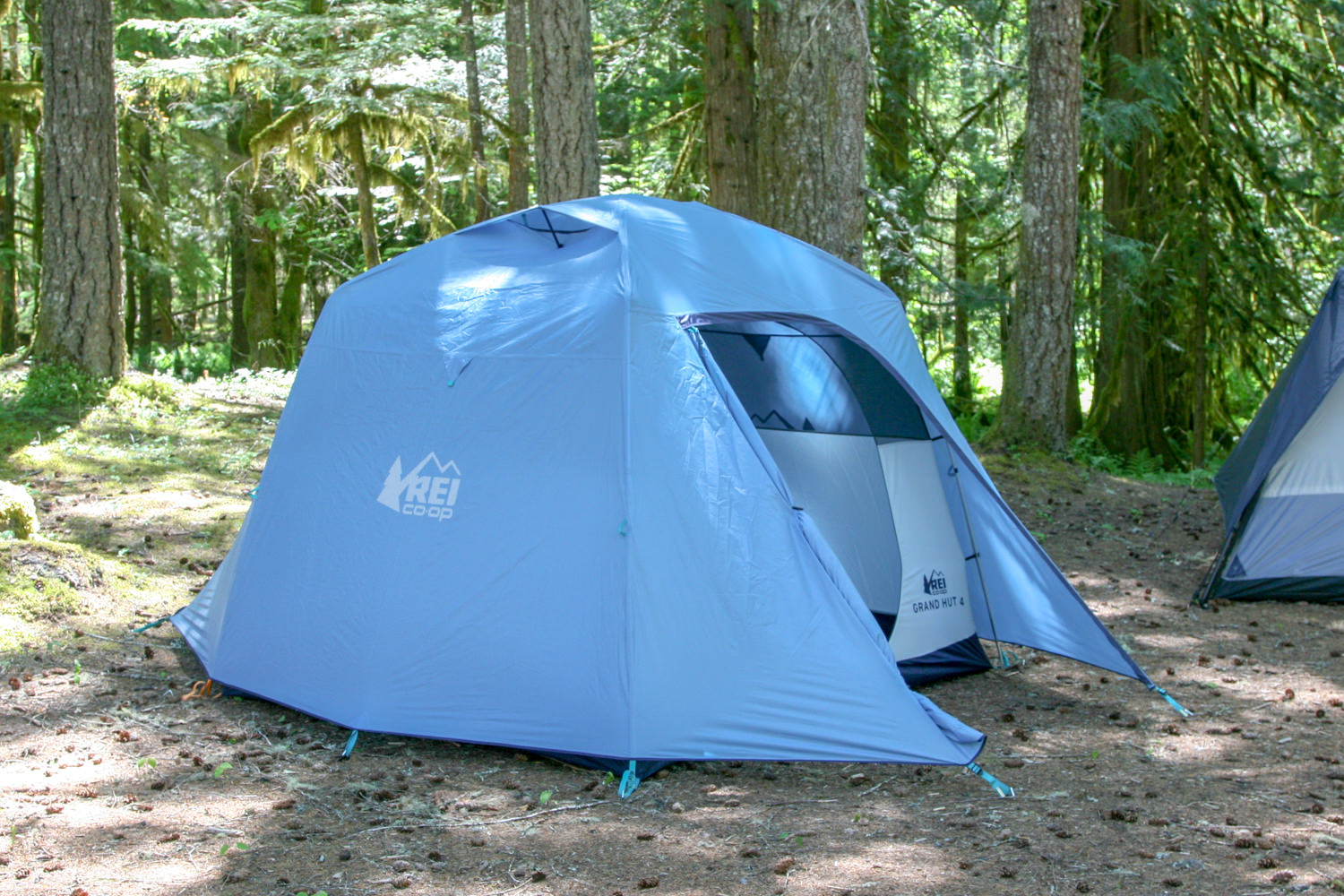 two large vestibules on each side allow you to keep your stored gear dry and protected.