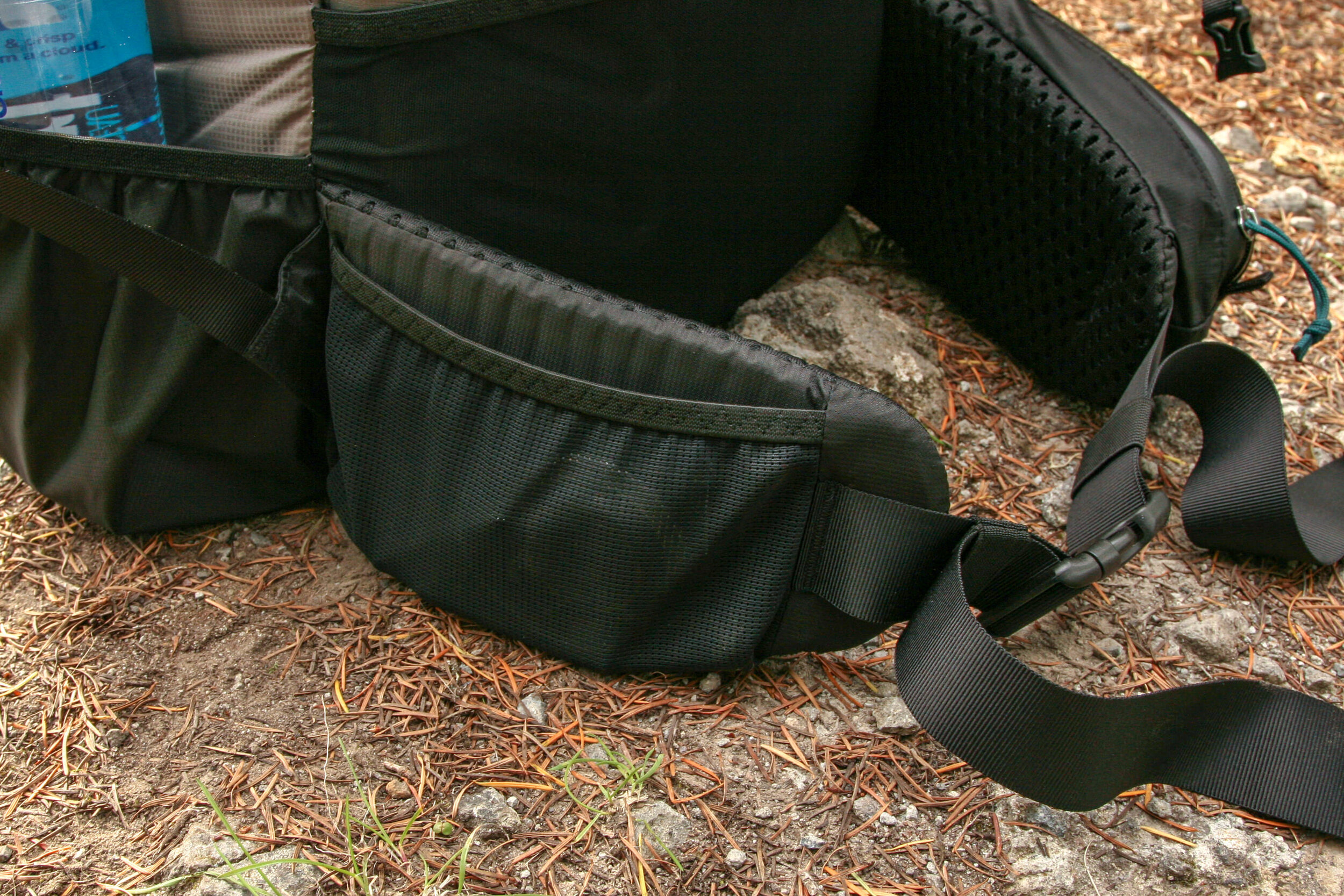 Mesh Hip pocket on one side less functional and durable.