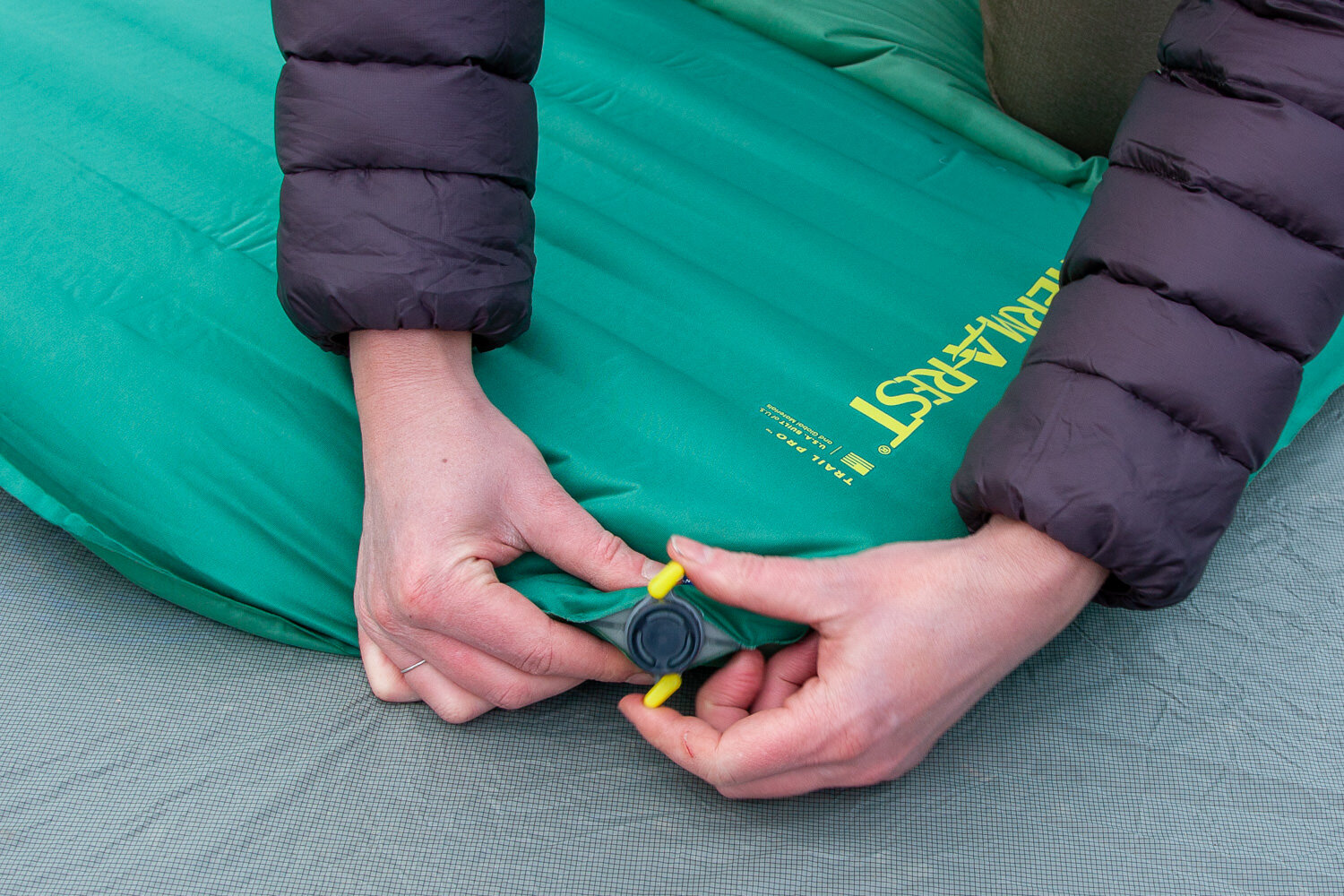 twisting the wing on the new valve changes it from inflate to deflate.
