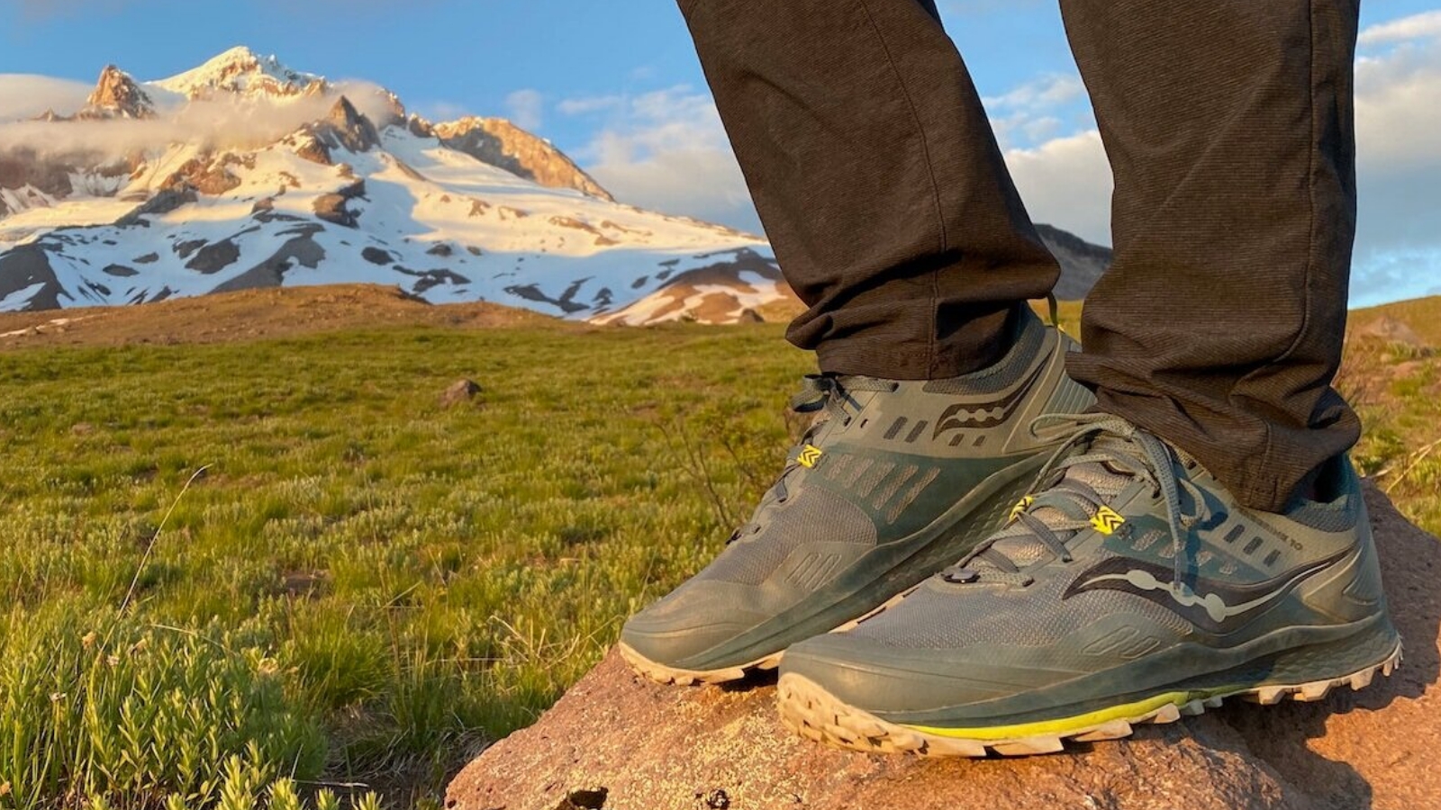 Closeup of the Saucony Peregrine 13 shoes in front of Mt. Hood