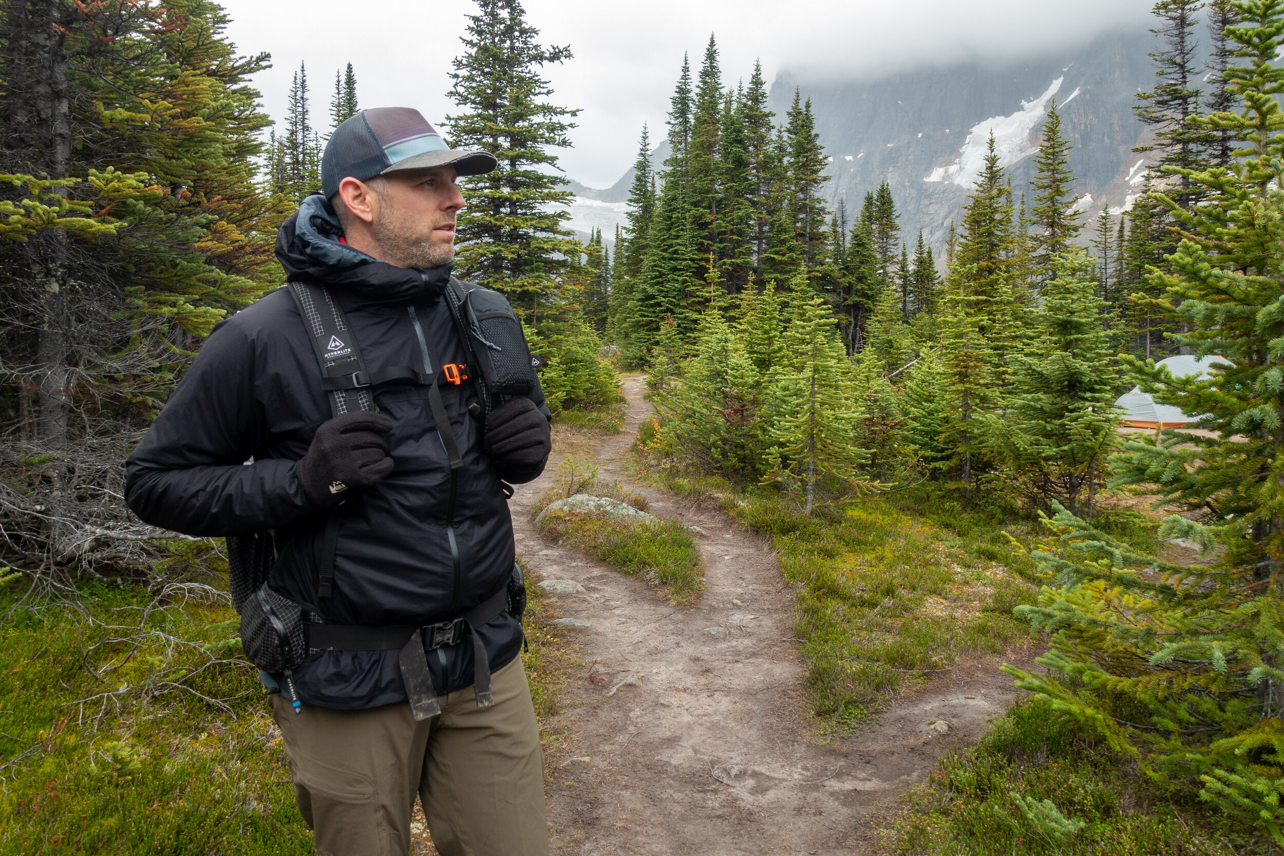 The Arc’teryx Zeta SL is one of the best top-quality lightweight rain jackets on the market.