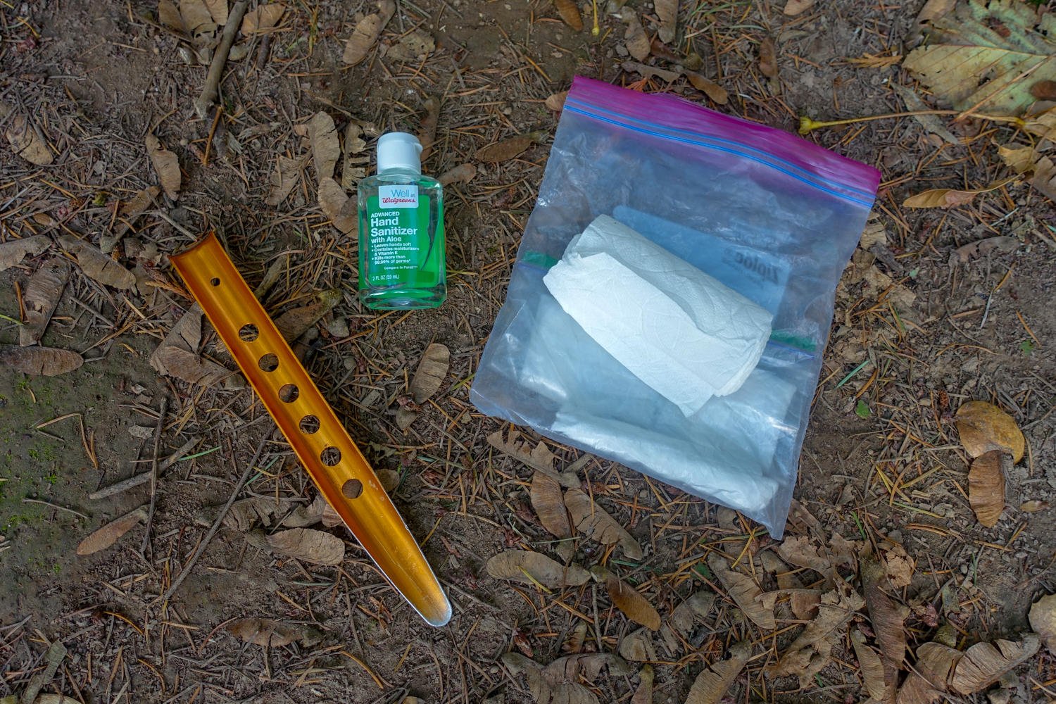 An ultralight poop kit for hiking