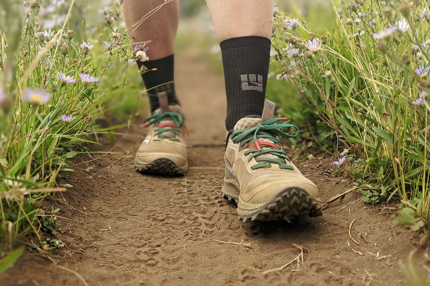 The Saucony Peregrine 11 hiking shoes are lightweight & comfortable so your feet can stay cool & blister-free