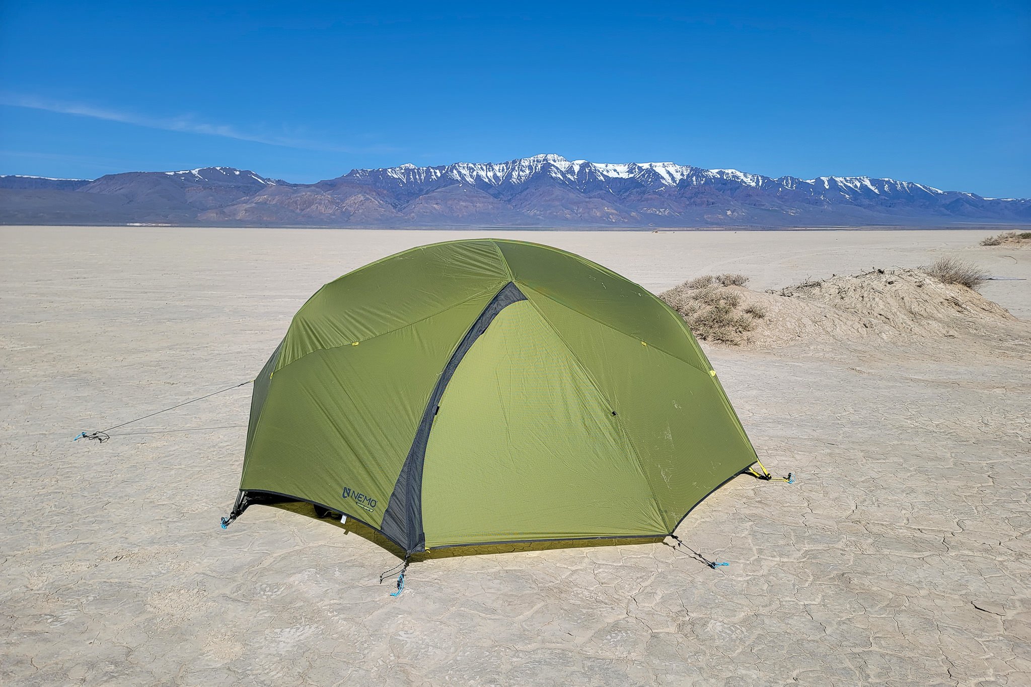 NEMO Dagger OSMO setup in a desert with mountains in the backgorund