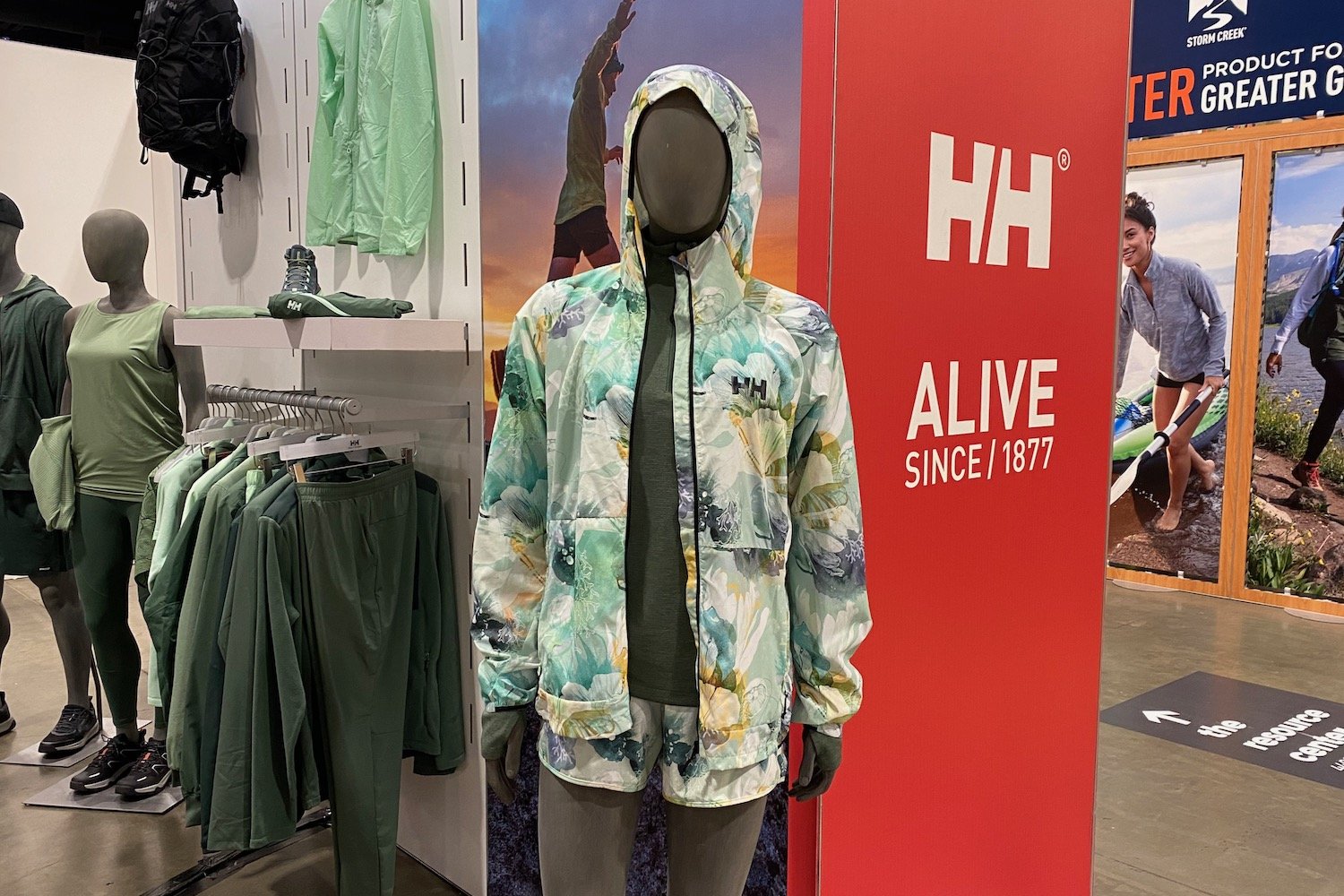 Helly Hansen Roam Windbreaker on display