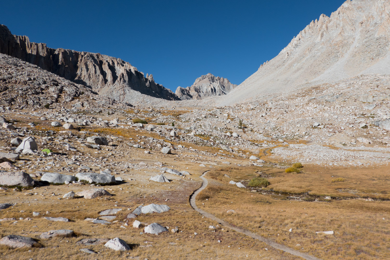 trail leading to a mountain col on the JMT