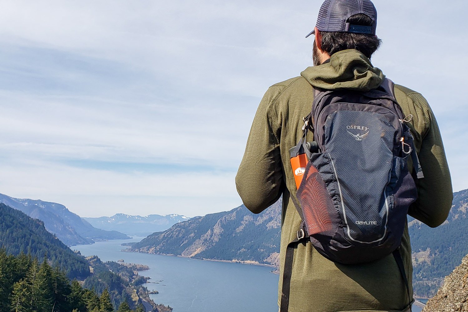 A hiker wearing the Osprey Daylite backpack on a day hike