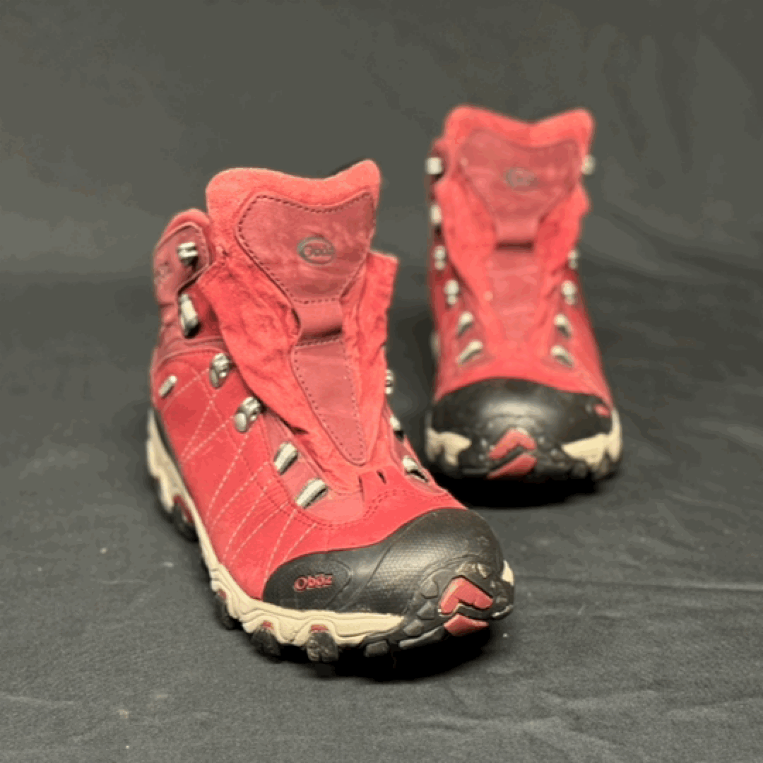 Animated photo of dual-colored shoelaces demonstrating ladder lacing on the women's Oboz Bridger WP hiking boots