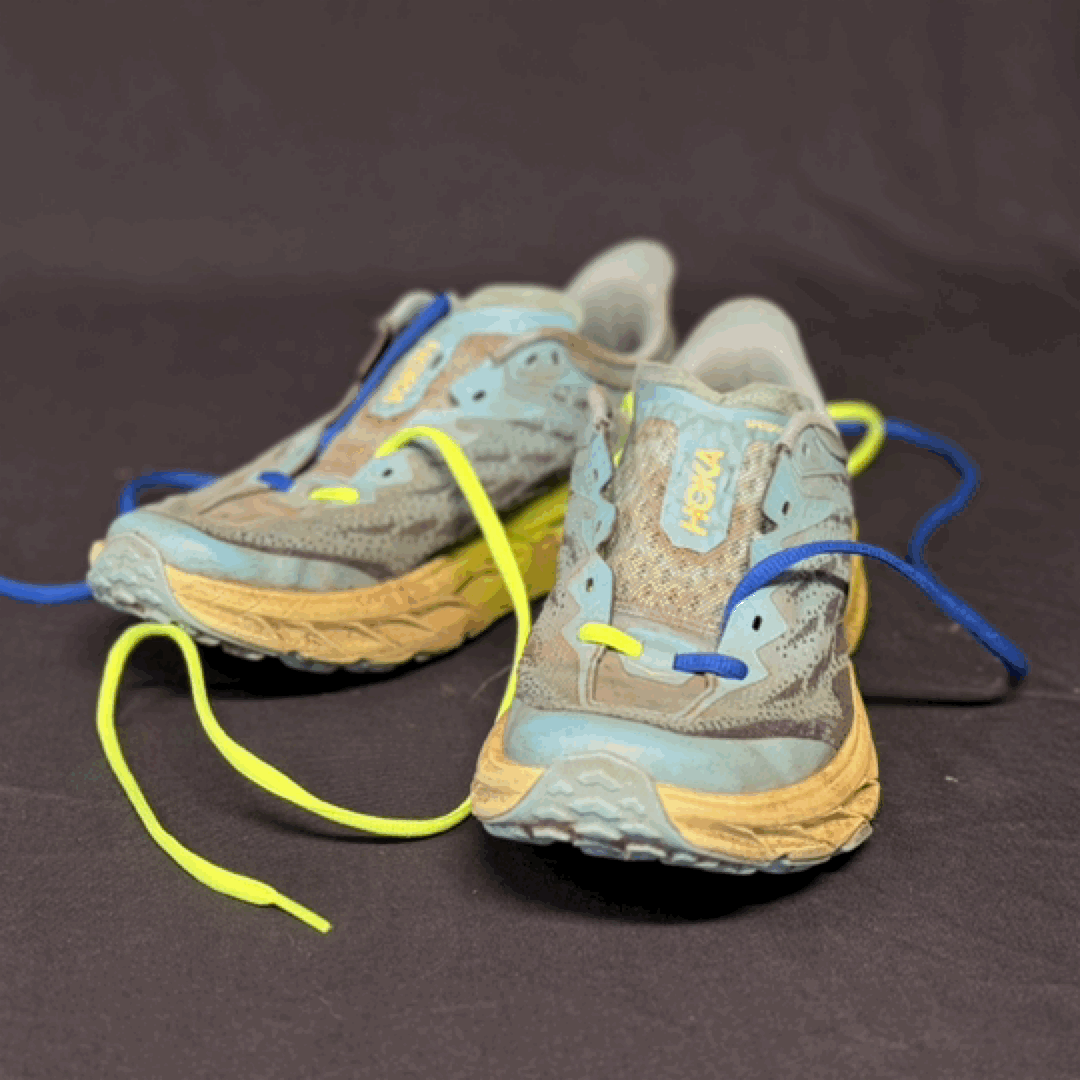 Animated photo of dual-colored shoelaces demonstrating heel-lock lacing on the women's HOKA Speedgoat trail running shoes