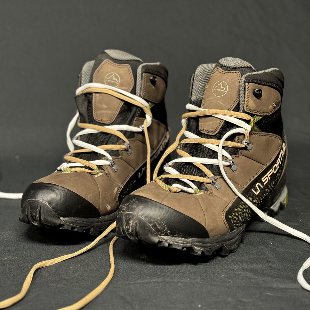Dual-colored shoelaces demonstrating loop lacing on the men's La Sportiva Nucleo High II GTX hiking boots