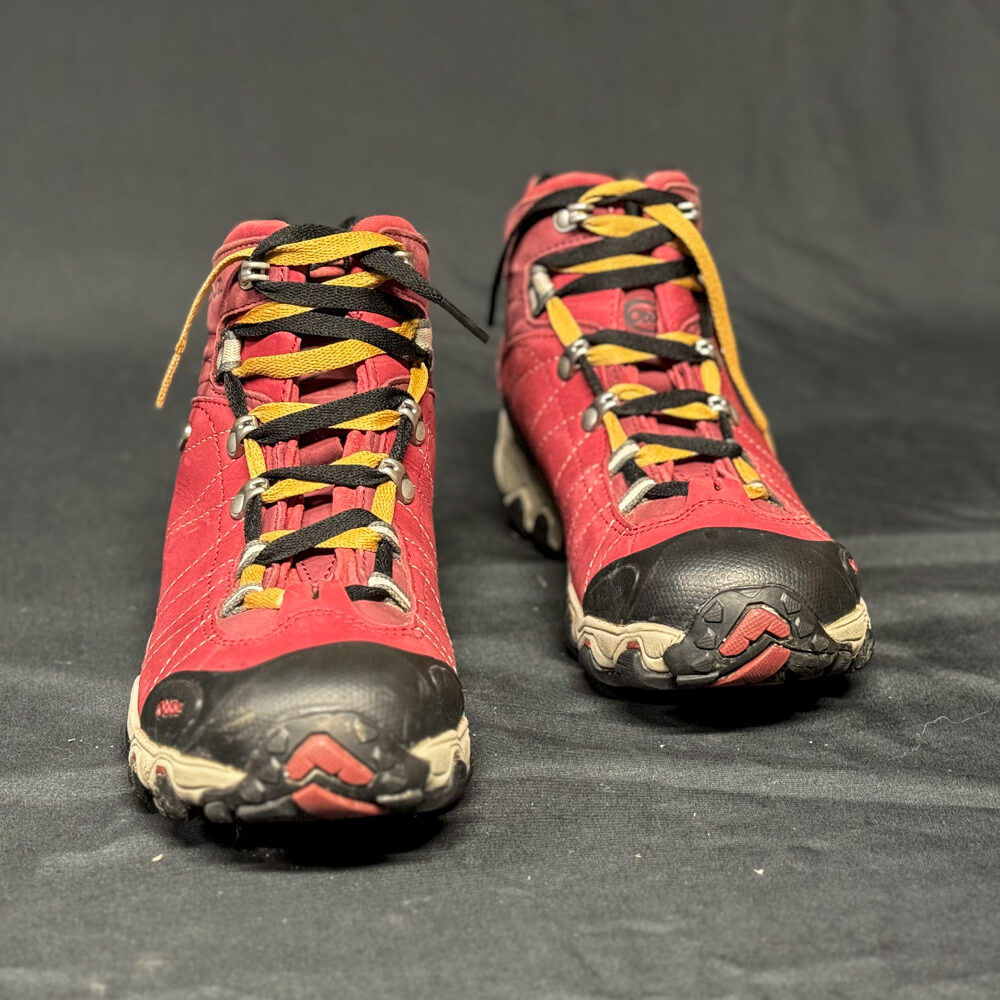 Dual-colored shoelaces demonstrating ladder lacing on the women's Oboz Bridger WP hiking boots