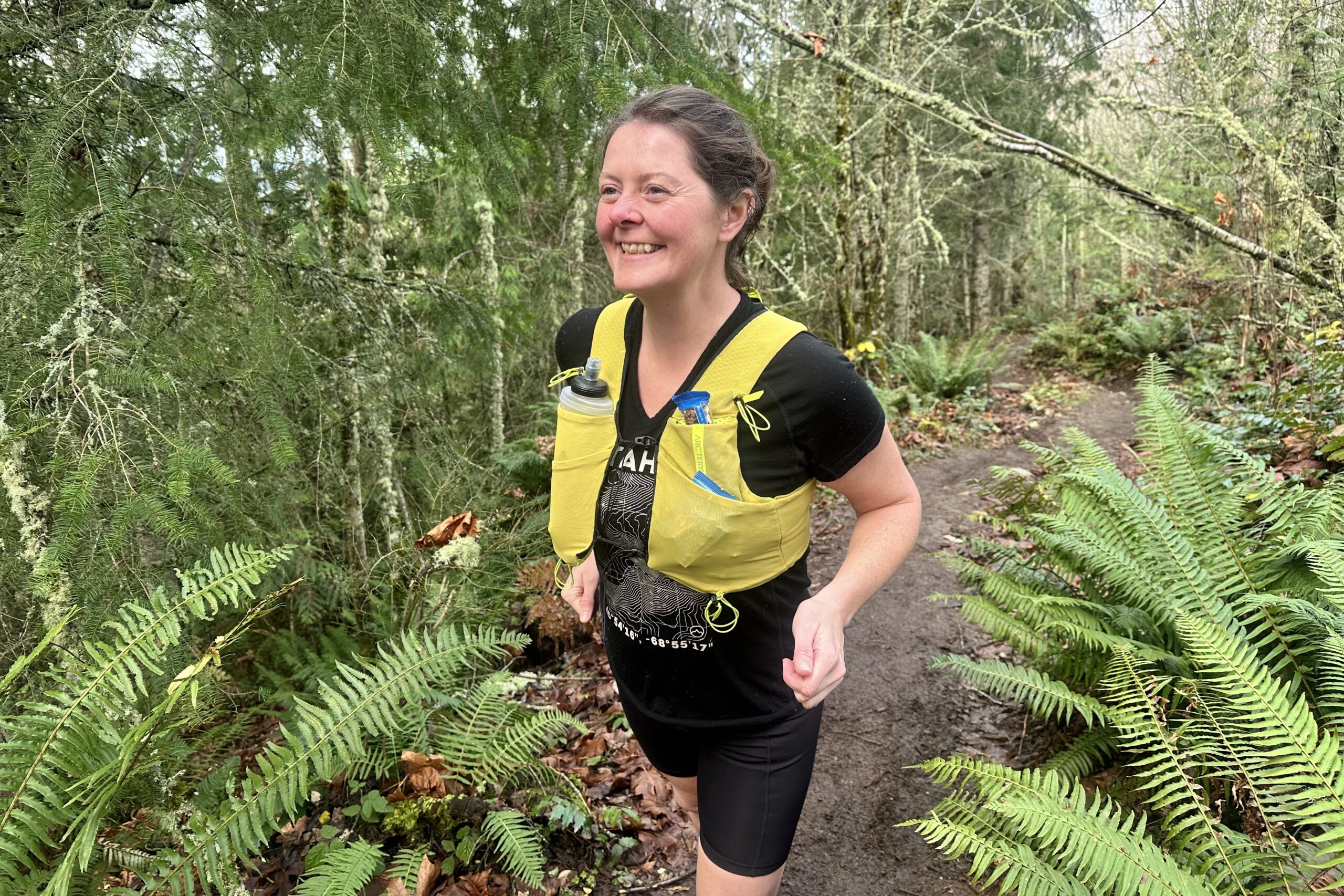 Runner wearing an Arc'teryx Norvan 7 Vest Women's Hydration Vest
