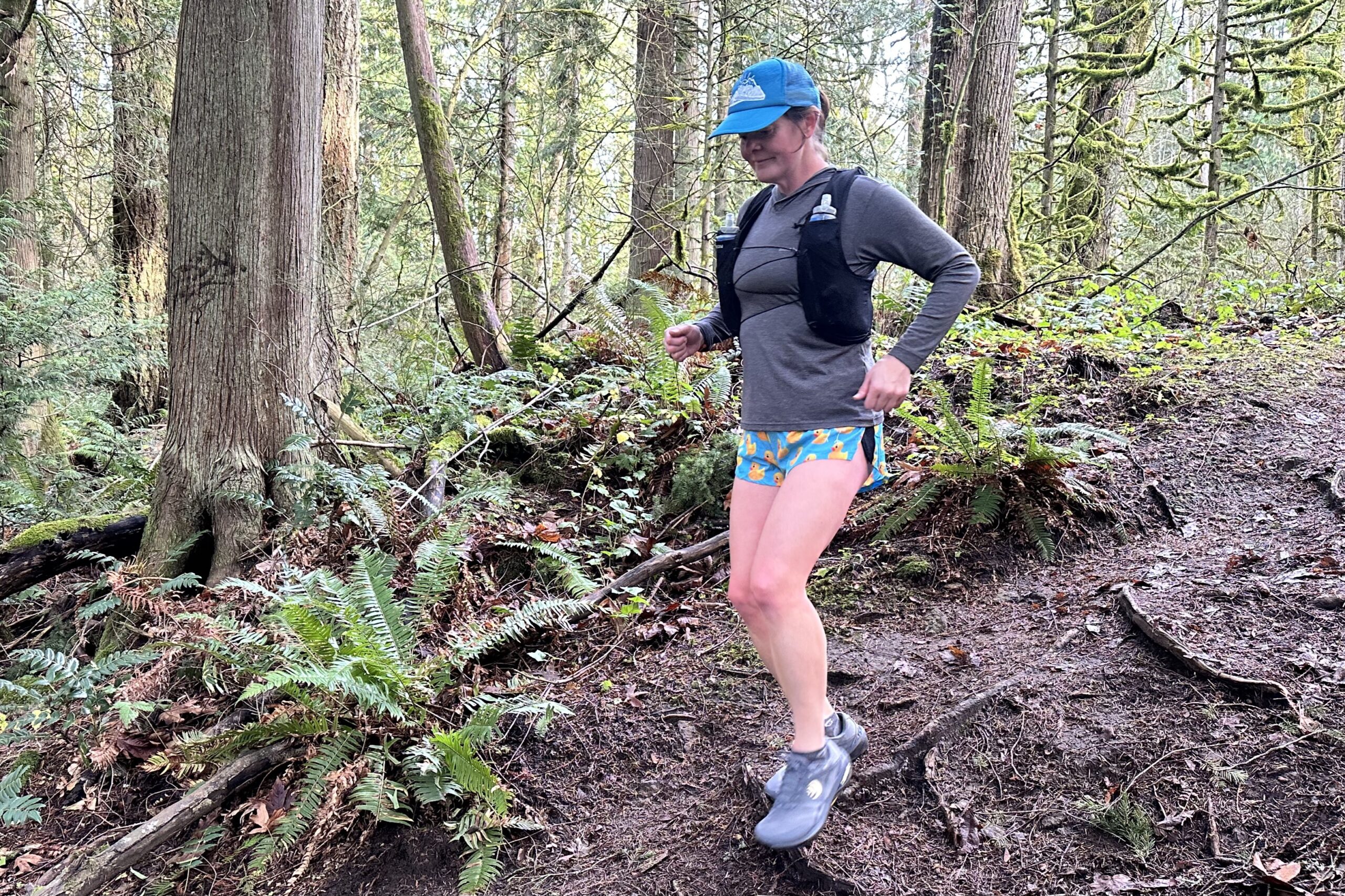 Runner wearing a Salomon ADV Skin 5 Unisex Running Vest