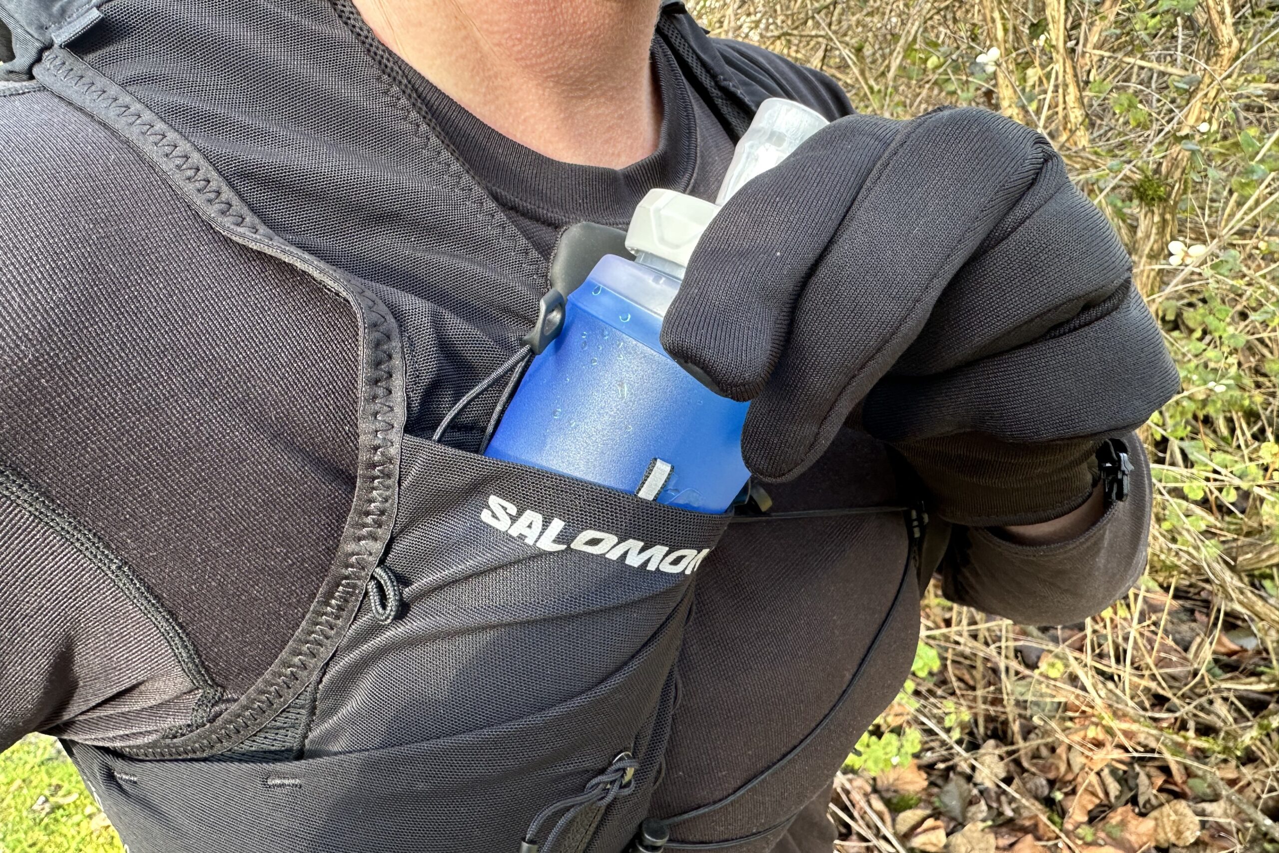 Close up of flasks in the Salomon ADV Skin 5 Unisex Running Vest
