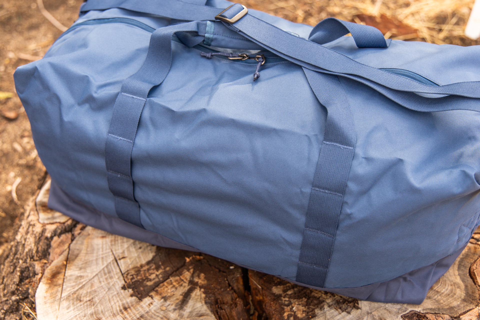 Lash points on the outside of the bag.