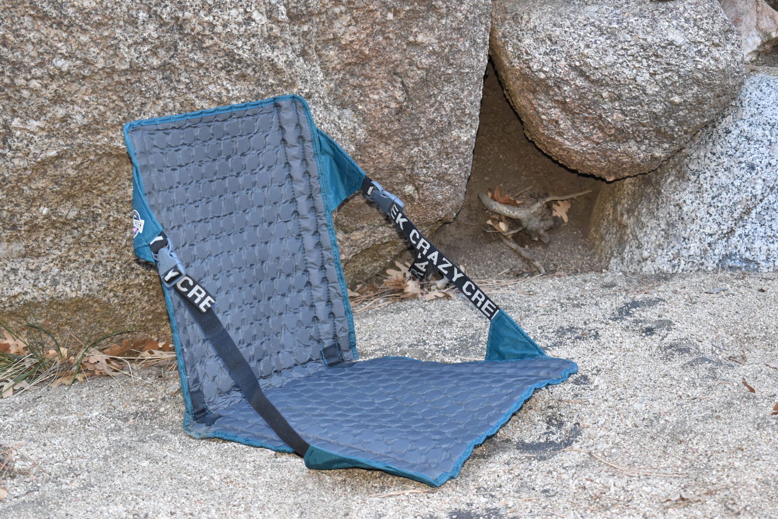 Close up of the Hex 2.0's backrest and set cushion connected by two adjustable side straps