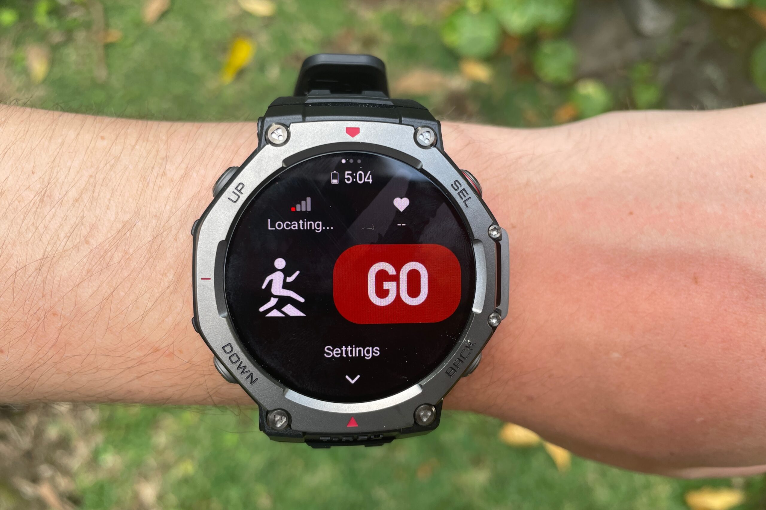 The start activity screen of a GPS watch.