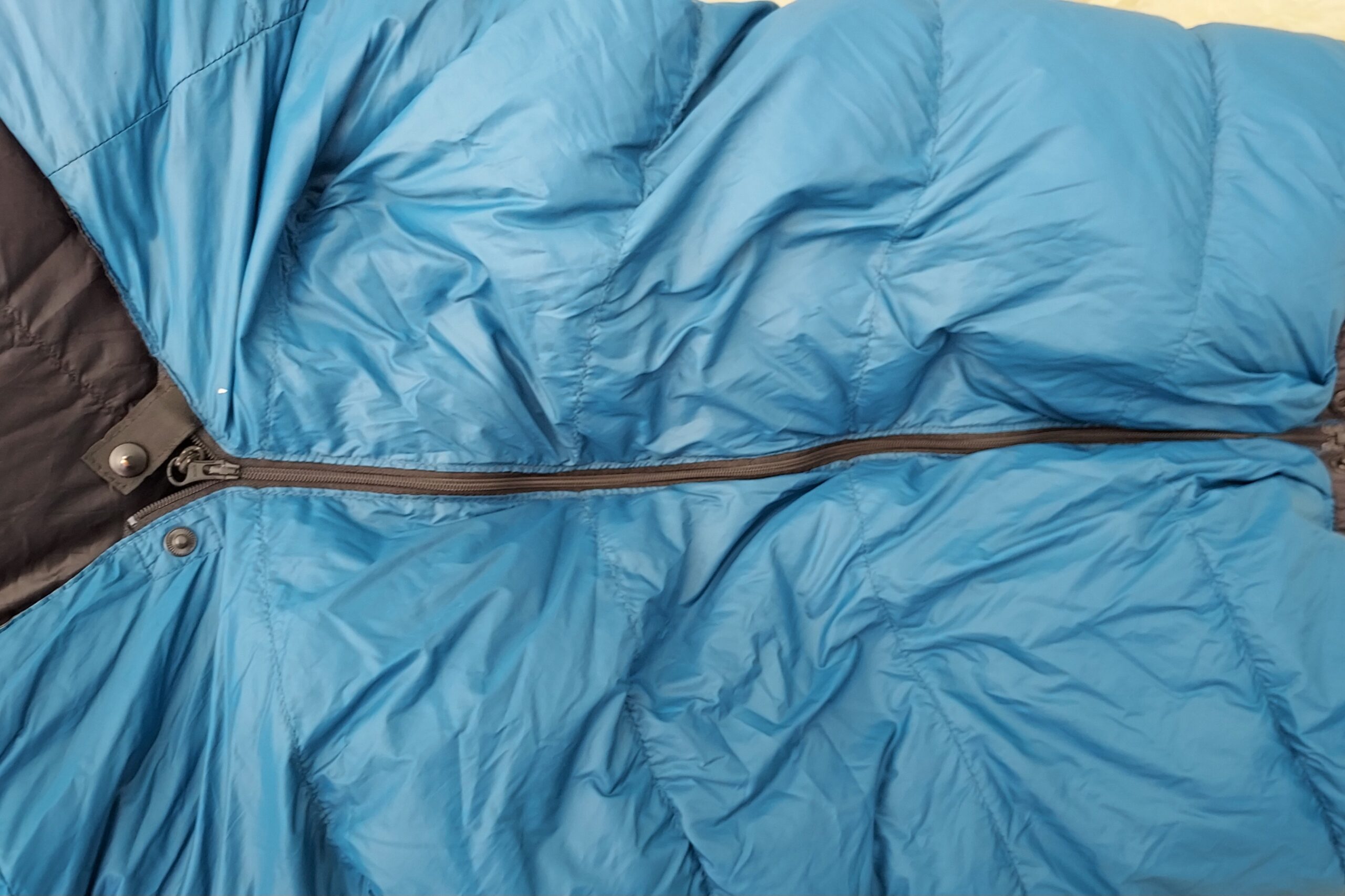 Hammock Gear Burrow 20 Quilt and partial zip closure