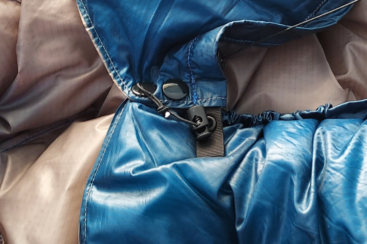 Close up of the snap and drawcord closures on the Loco Libre Operator Series Ghost Pepper 20 Quilt