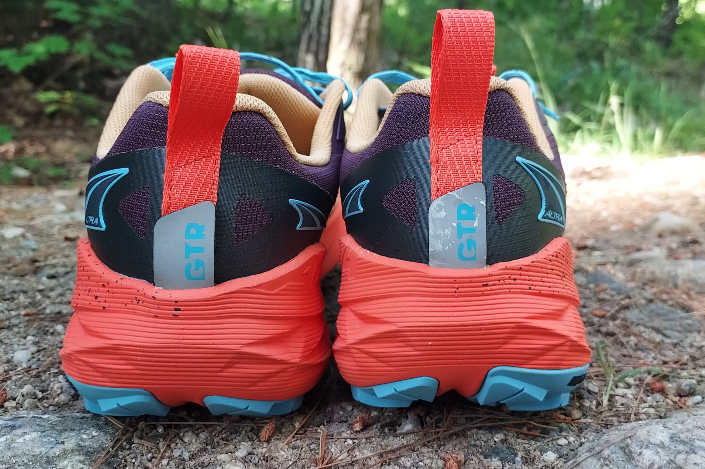 close up of the gaiter traps on the The Altra Experience Wild 2