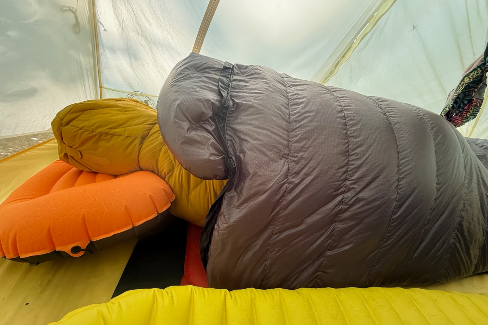 Hiker sleeping in a Western Mountaineering AstraLite Quilt