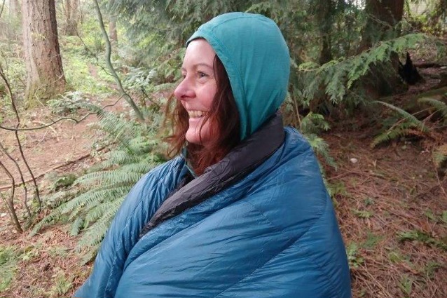 Hiker wearing the Katabatic Flex 22 Quilt as a blanket