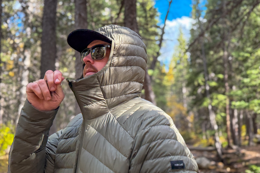 Close-up of the Simond MT100’s hood and high collar fully zipped, demonstrating coverage and wind protection.