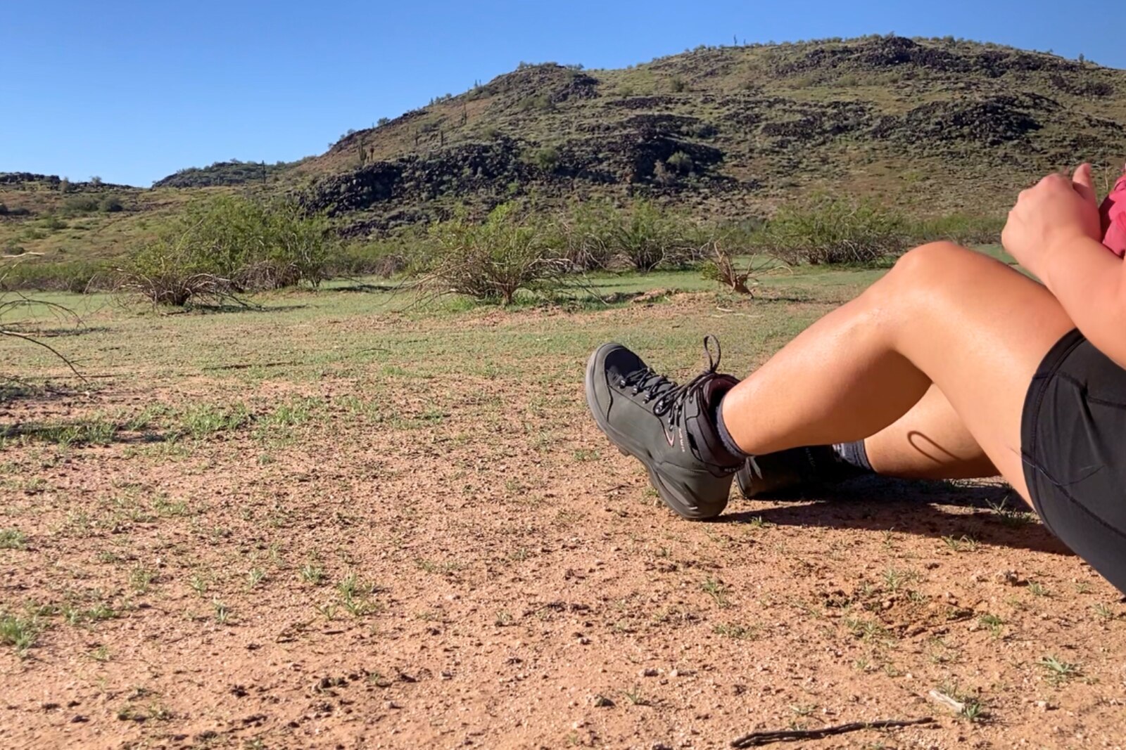 Hiker sitting in the desert wearing the Lowa Renegade EVO GTX WS