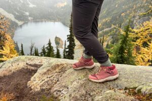 Hiker standing above a valley wearing the Teva Grandview GTX Mid women’s hiking boots