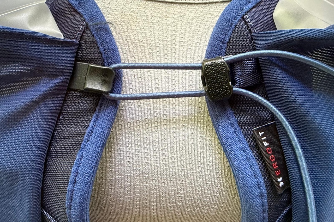 Close-up of the sternum closure on the Ultraspire Alpha 6.0 hydration vest.