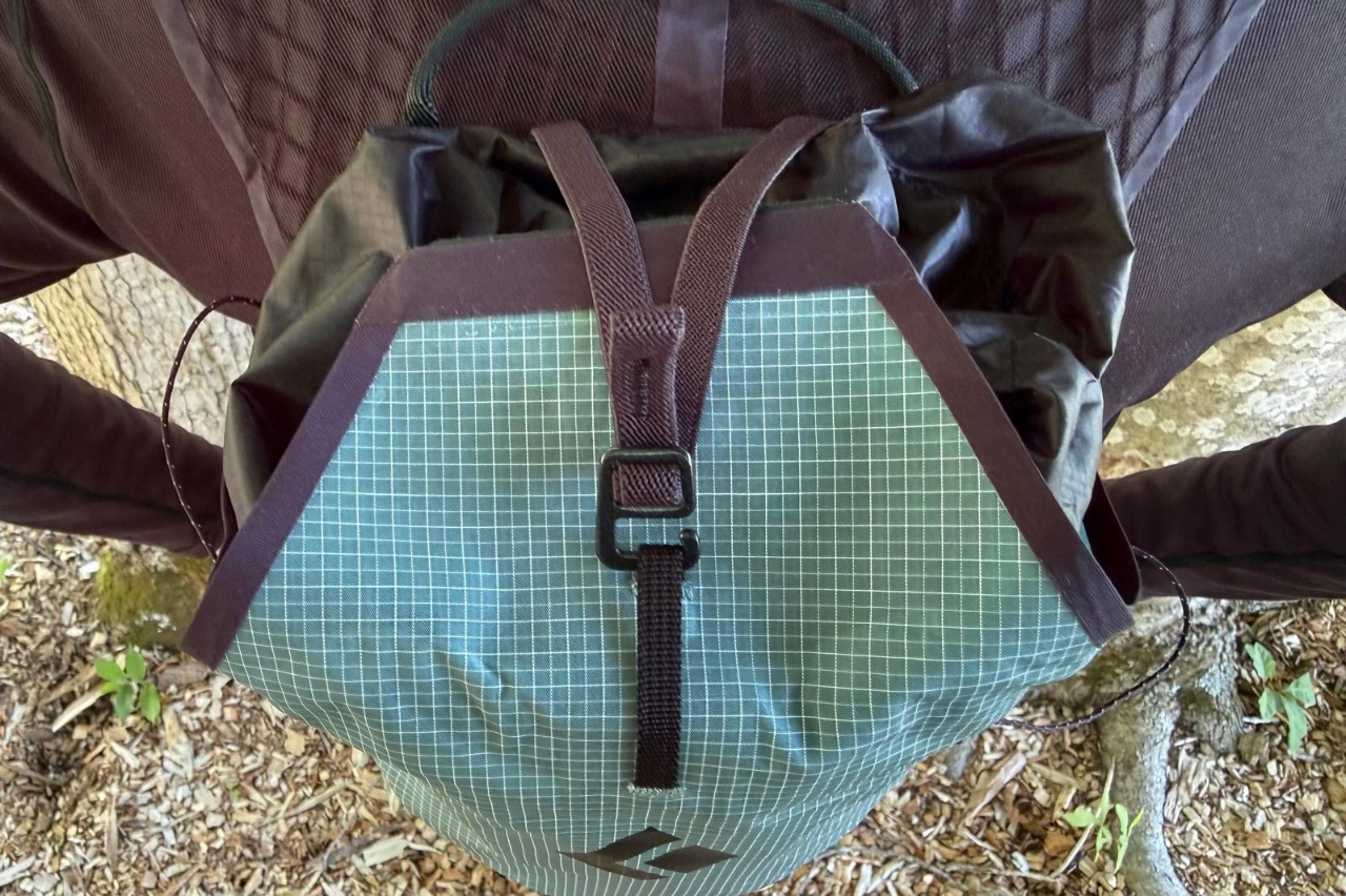 Close-up image of the lid buckle on a blue day pack/running vest.