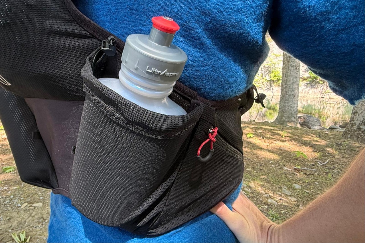 Close-up image of the side bottle holster on the Ultraspire Momentum 3.0 running vest.