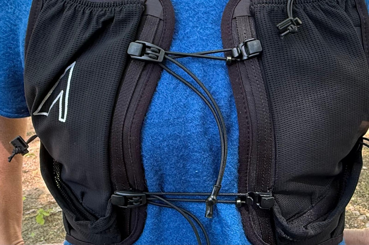 Close-up image of the sternum closure on a black running vest.