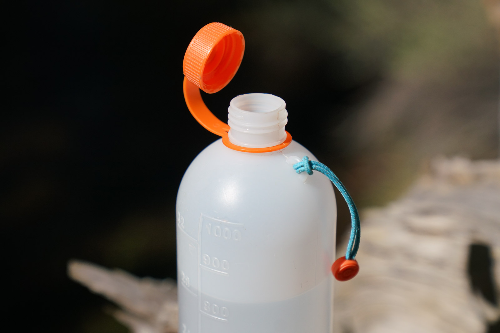 A close up of the open lid of a water bottle.