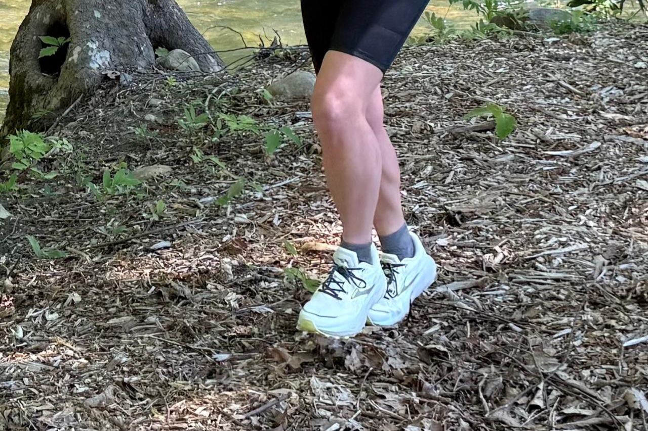 Close up of a runner in the Brooks Cascadia 19