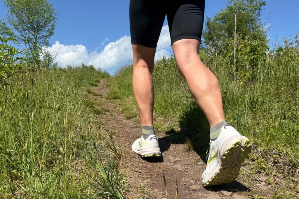 Close up of a runner in the Brooks Cascadia 19