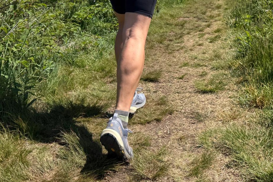 Close up of a runner wearing the Topo Terraventure 5